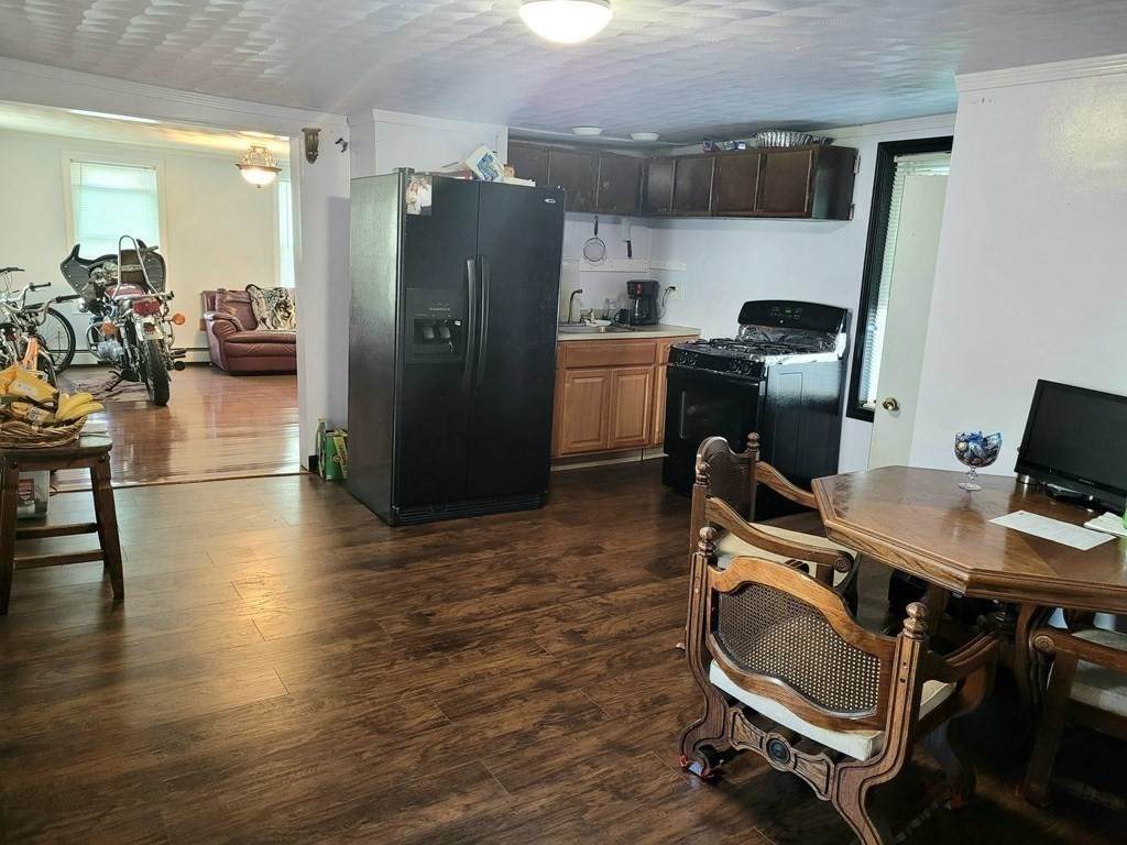 55 Boutwell St - Photo 1