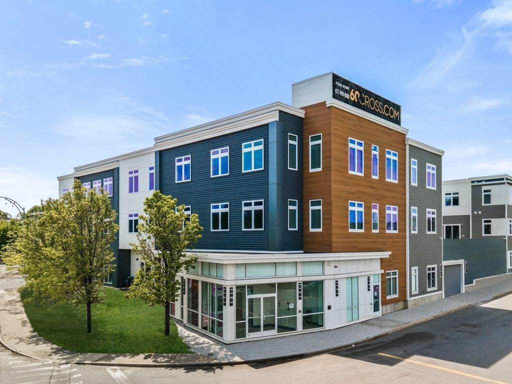 60 Cross St E. - Photo 1