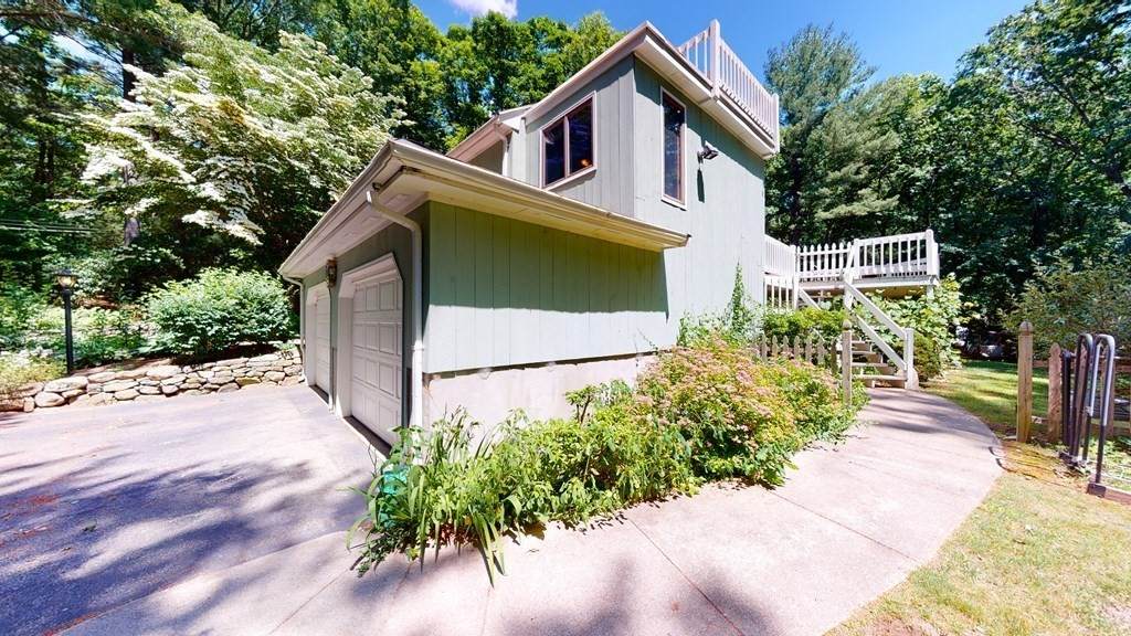 105 Spring St - Photo 1