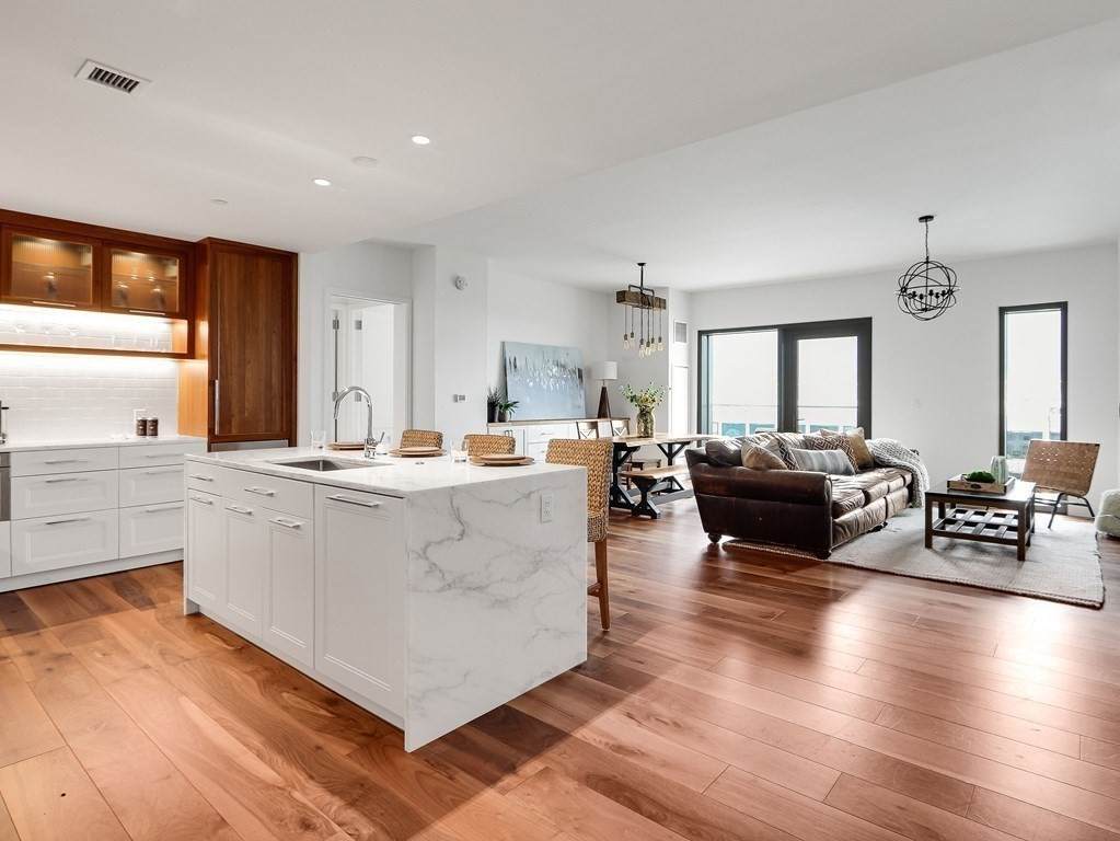 300 Pier 4 Blvd - Photo 1