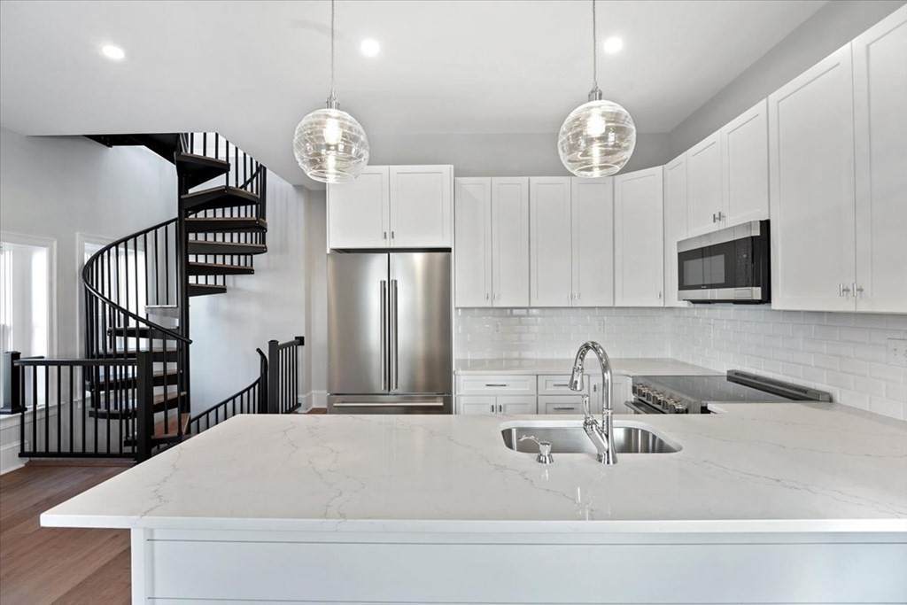 15 Sparhawk Street - Photo 1
