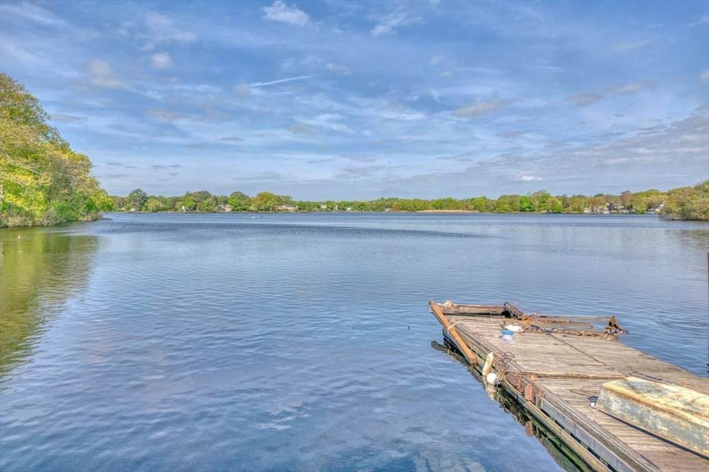 32 Lambert Ave - Photo 1