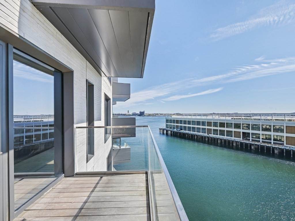 300 Pier 4 Boulevard - Photo 1