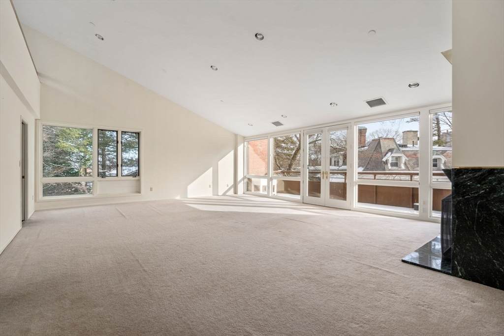 241 Perkins St - Photo 1