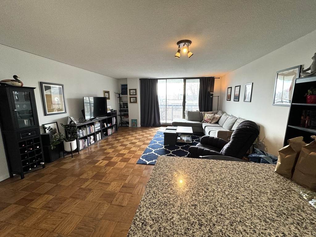 60 Longwood Ave - Photo 1