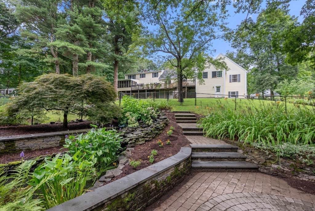 495 Grafton St - Photo 1