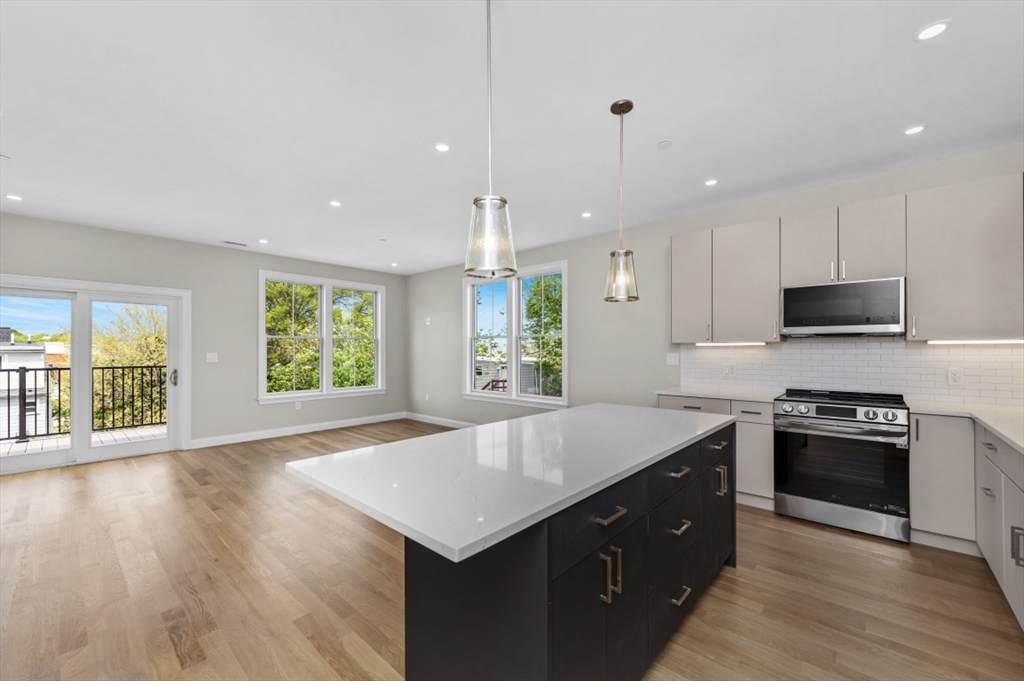 40 Waverly - Photo 1