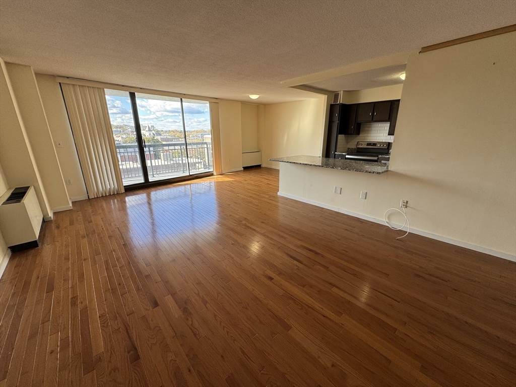 60 Longwood Ave - Photo 1