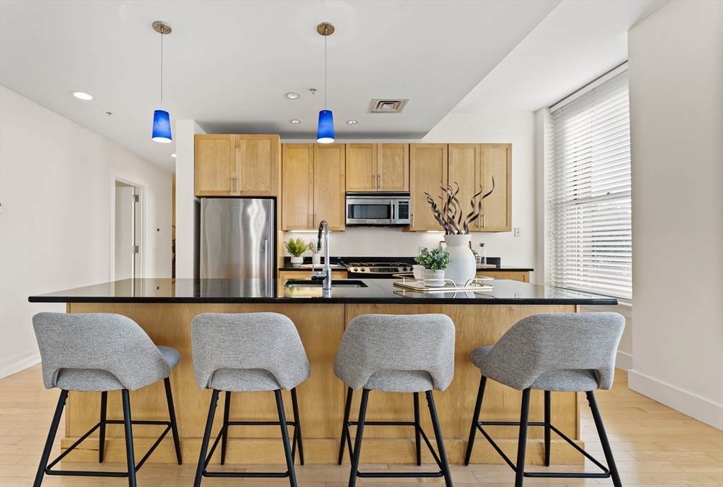 70 Lincoln Street - Photo 1