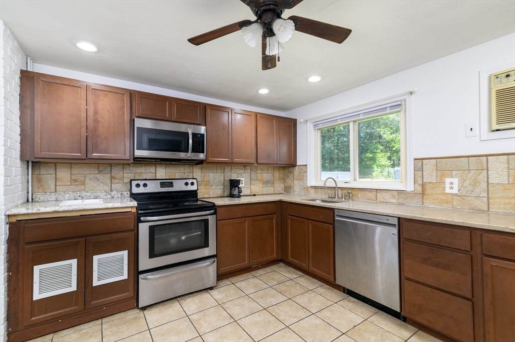 285 Hovenden Ave - Photo 1