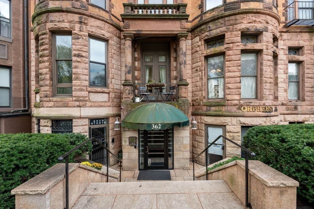 362 Commonwealth Ave. - Photo 1