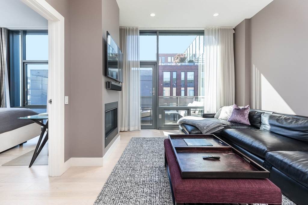 32 Traveler St - Photo 1