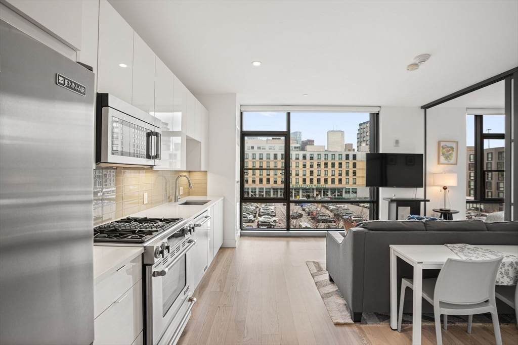 32 Traveler St - Photo 1