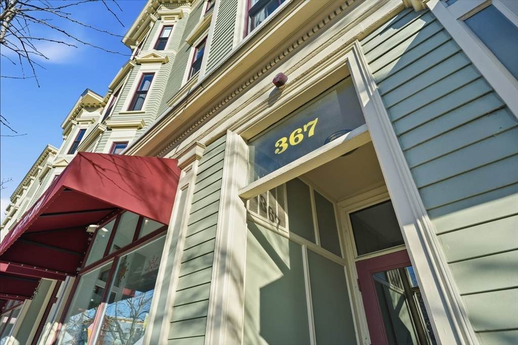 367 Somerville Ave - Photo 1