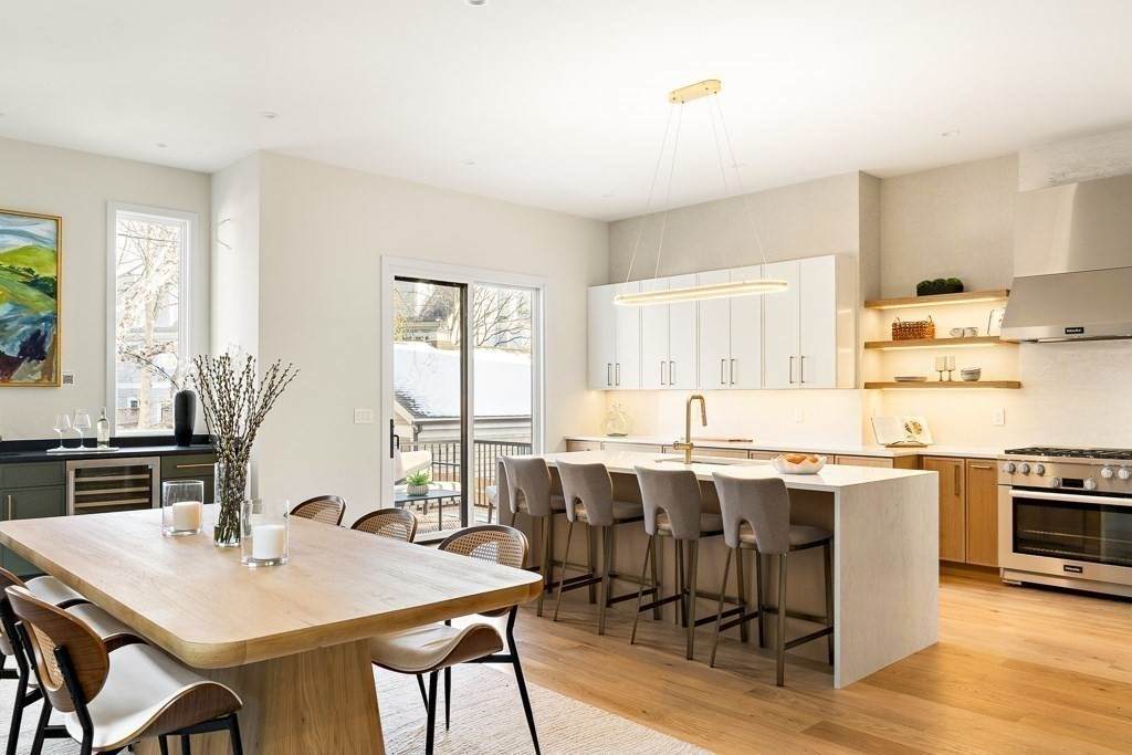 161 Cushing St - Photo 1