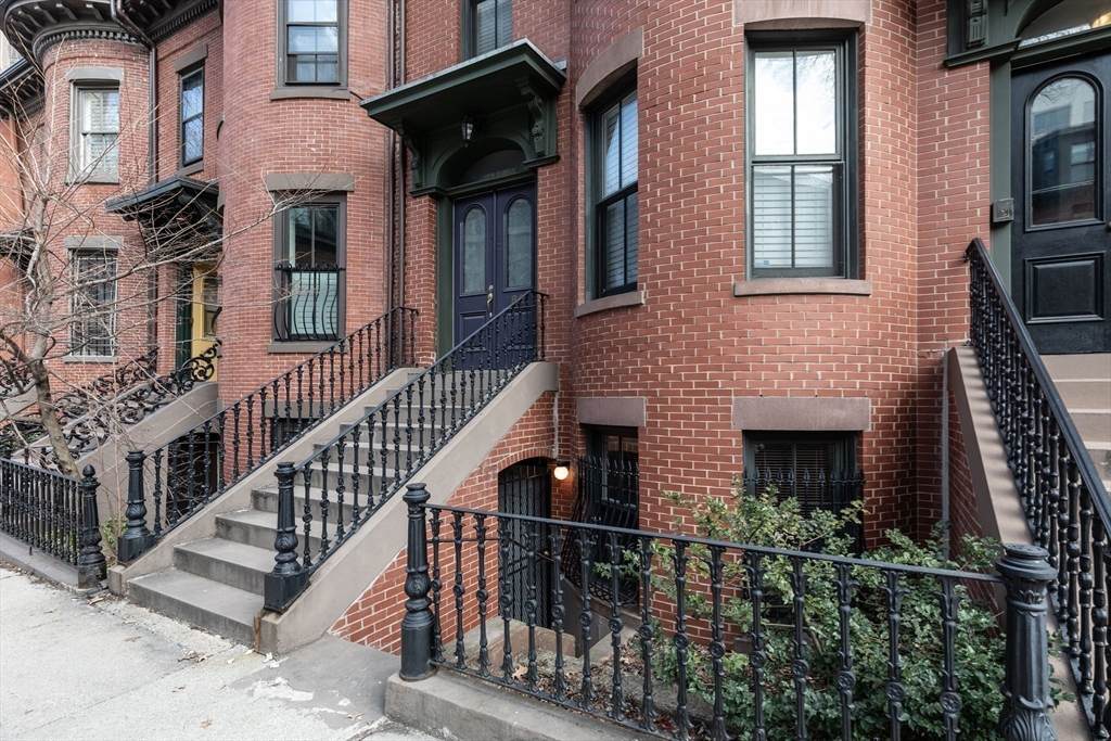82 E Brookline St - Photo 1