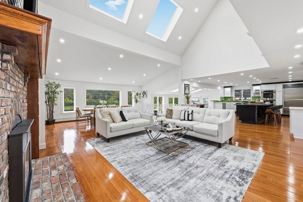 6 Lynbrook Rd - Photo 1
