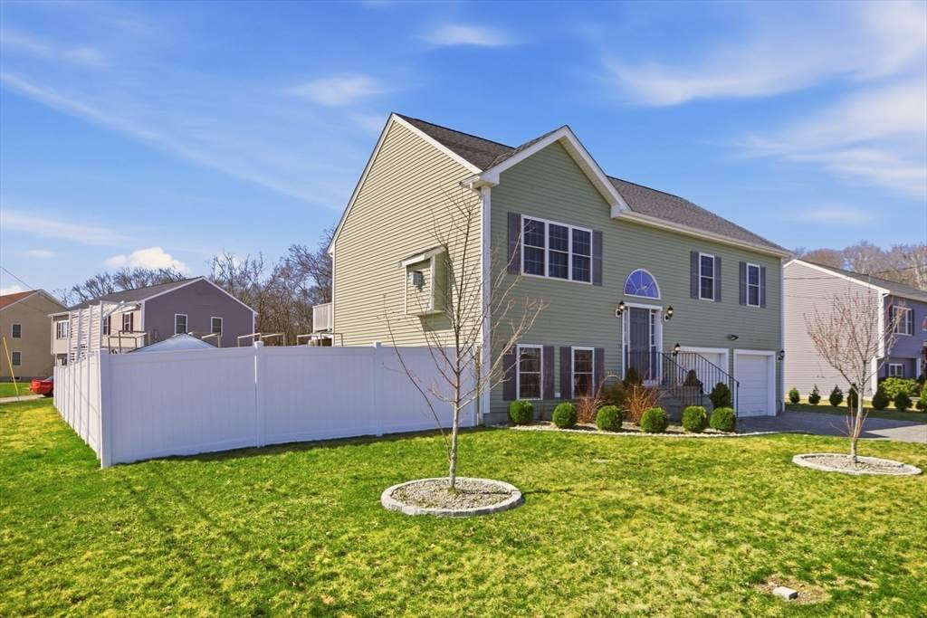 341 Courtney St - Photo 1