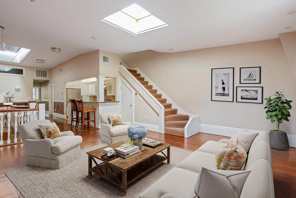 34 Commonwealth Ave - Photo 1