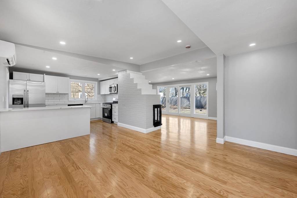 109 Hastings St - Photo 1