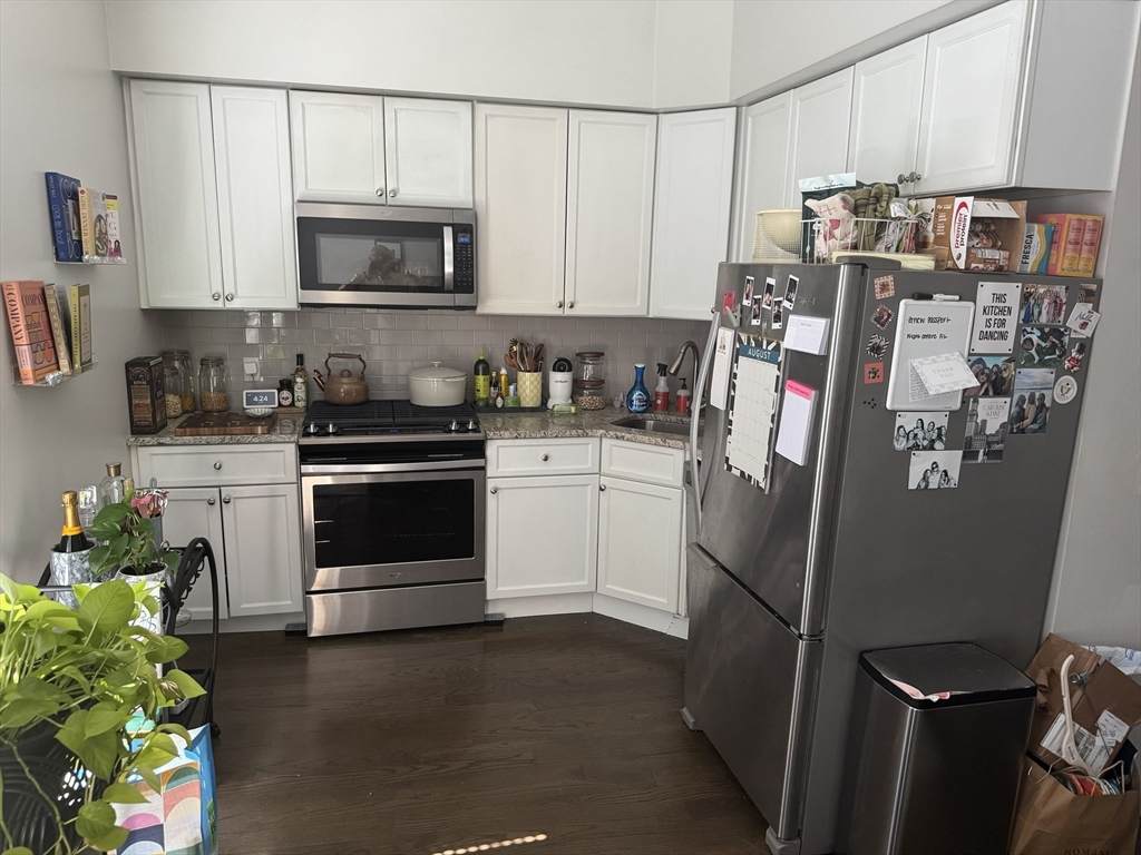 135 Havre St - Photo 1