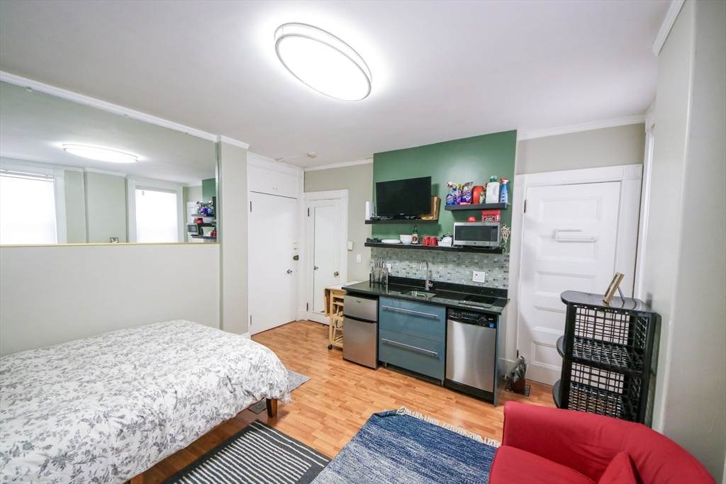 21 Beacon St - Photo 1