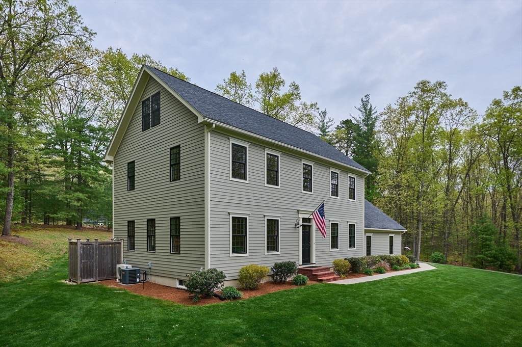 246 Hadley St - Photo 1