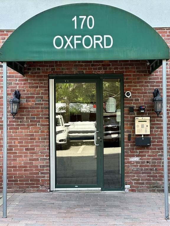 170 Oxford St - Photo 1