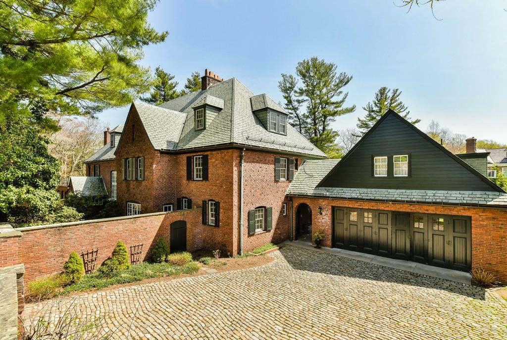 372 Warren Street - Photo 1