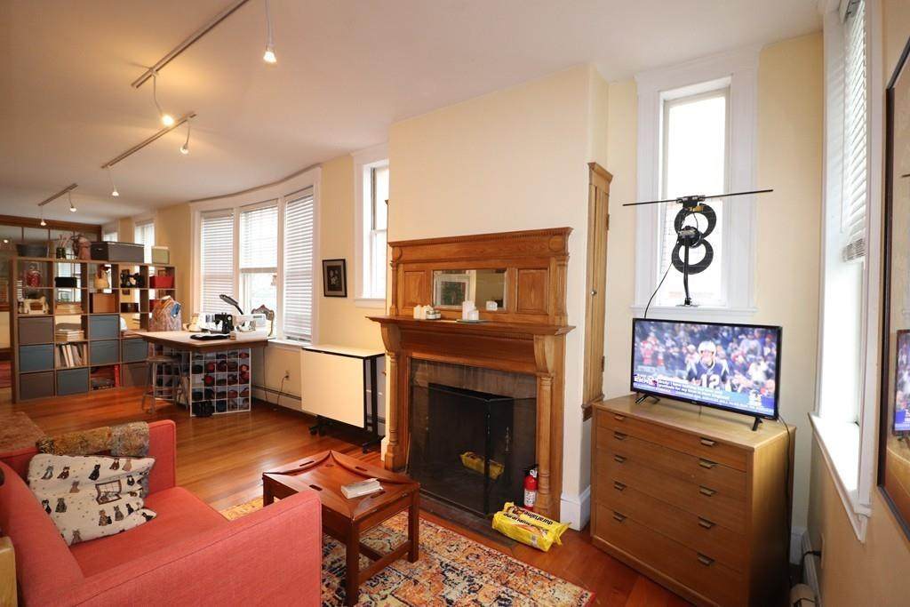 160 Merrimack - Photo 1