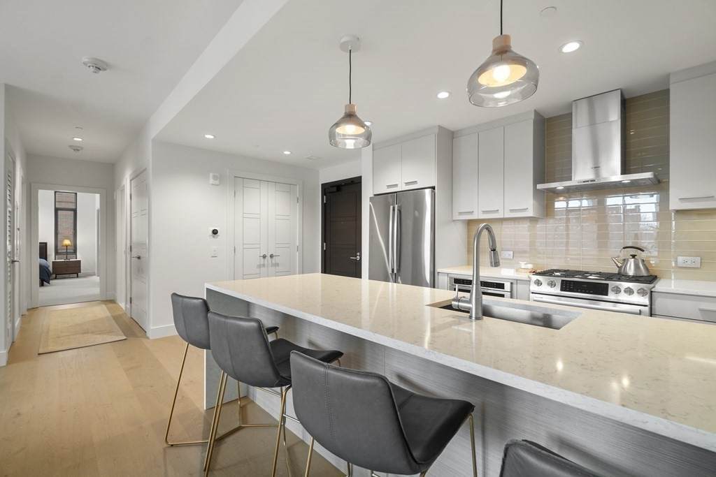 40 Traveler St - Photo 1