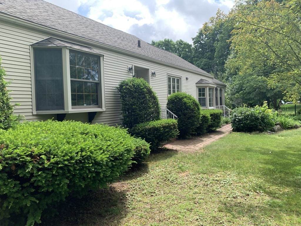 339 Parker St - Photo 1