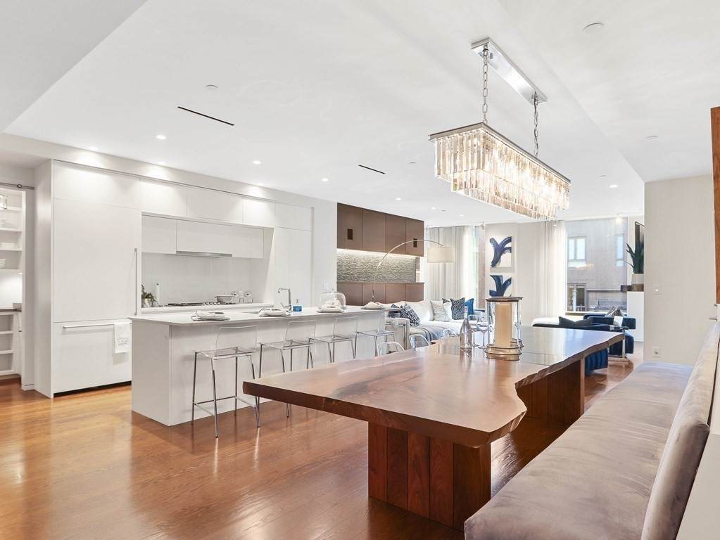 10 Farnsworth St - Photo 1