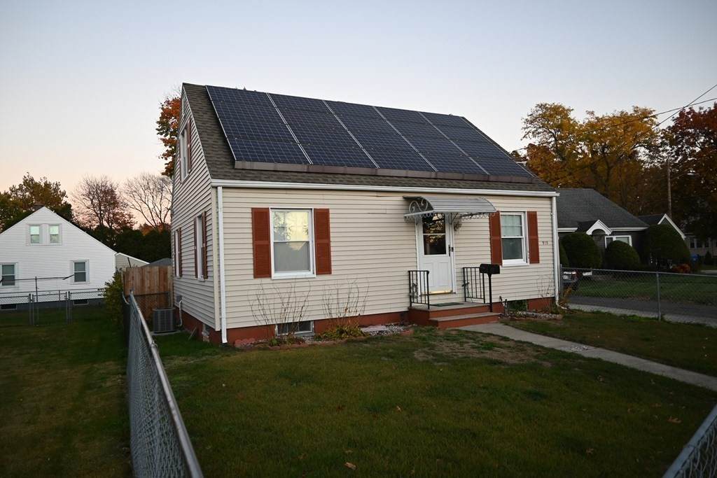 915 Saint James Ave - Photo 1