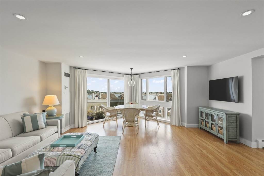 1 Commodore Ct - Photo 1