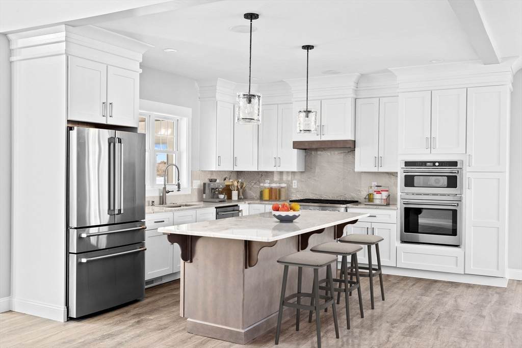 10 Beacon Street - Photo 1