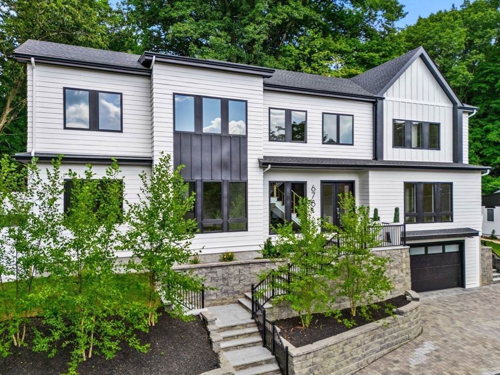 678 Dedham - Photo 1