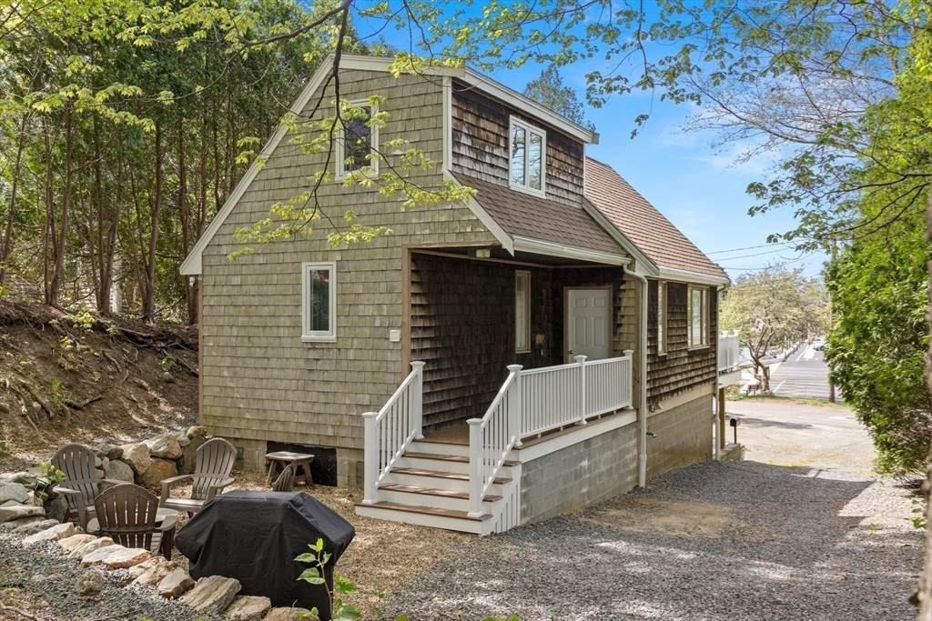 4 Agawam Avenue - Photo 1