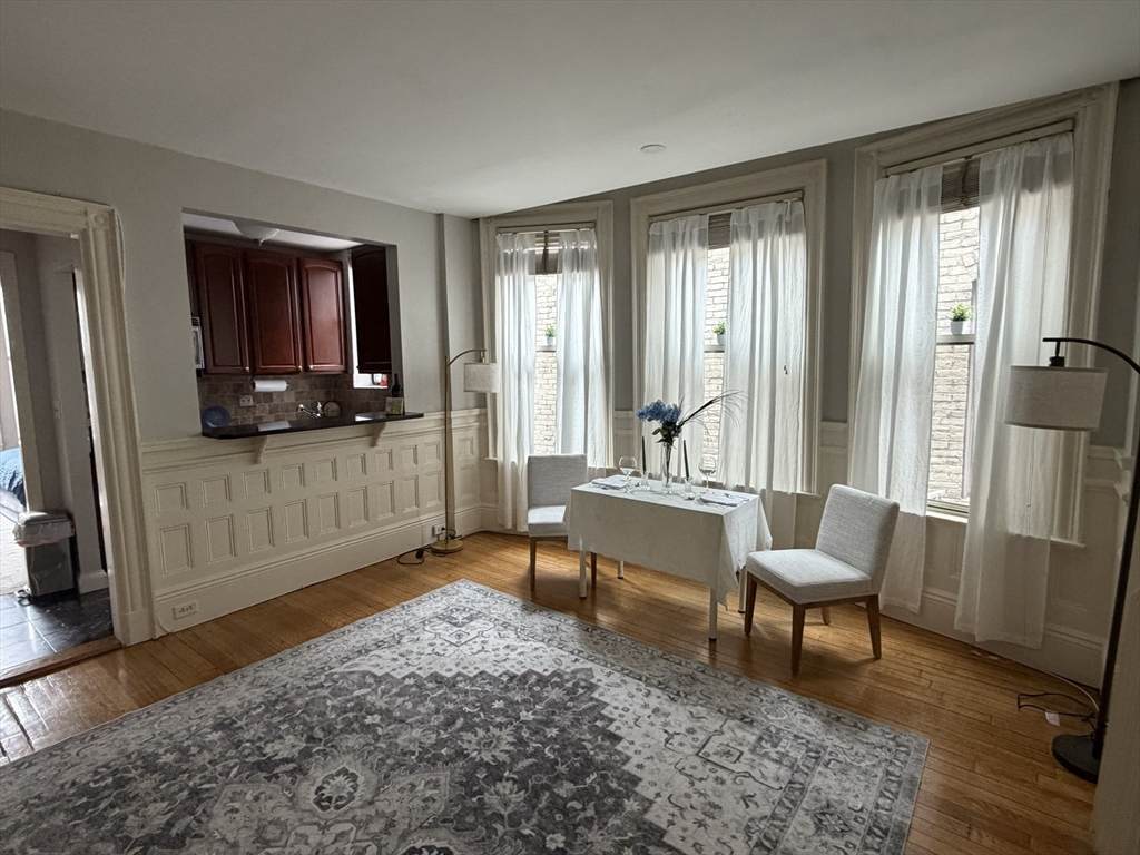 362 Commonwealth Ave. - Photo 1