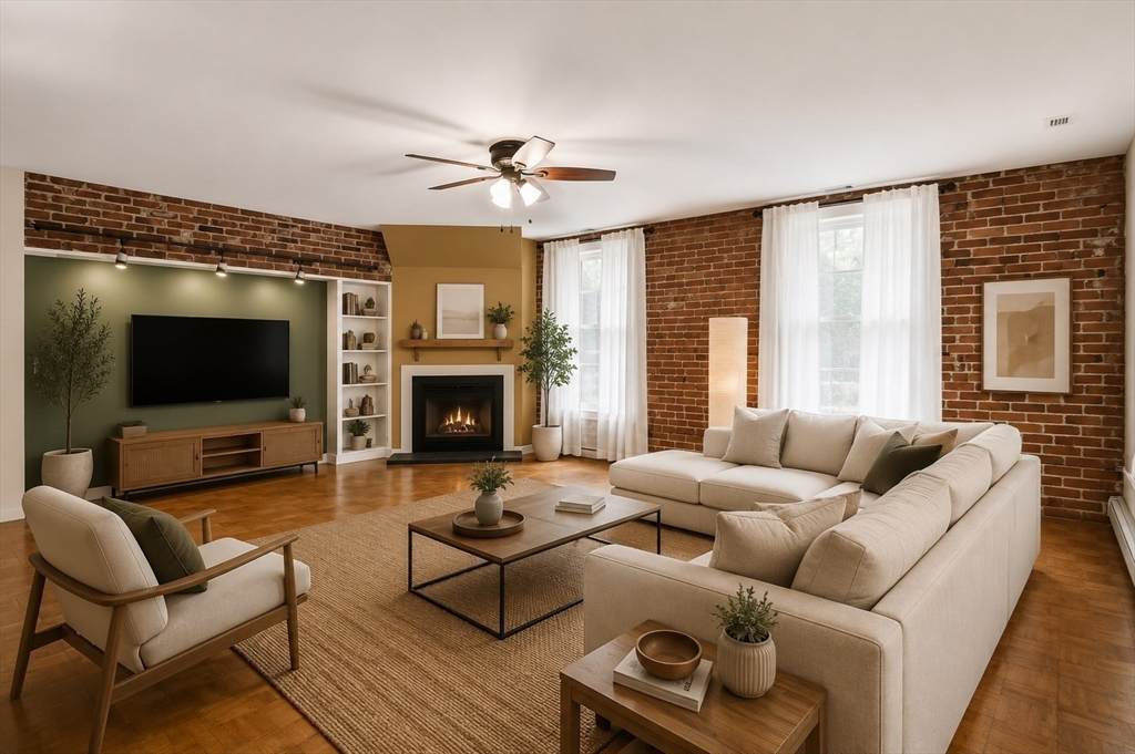 124 College St - Photo 1
