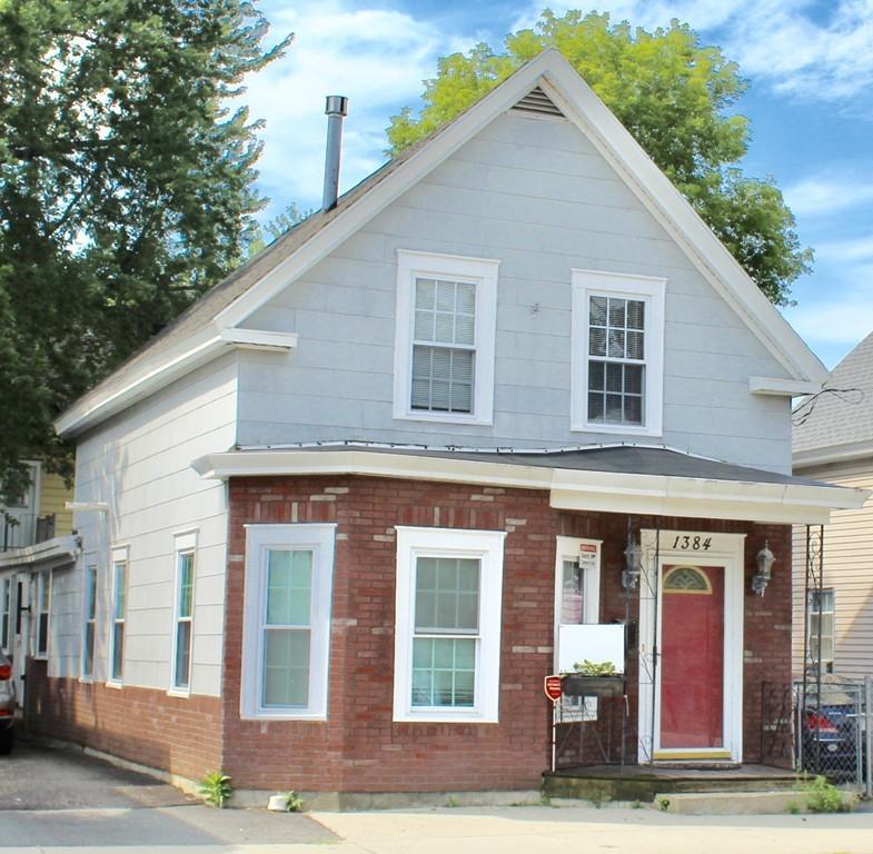 1384 Middlesex St - Photo 1