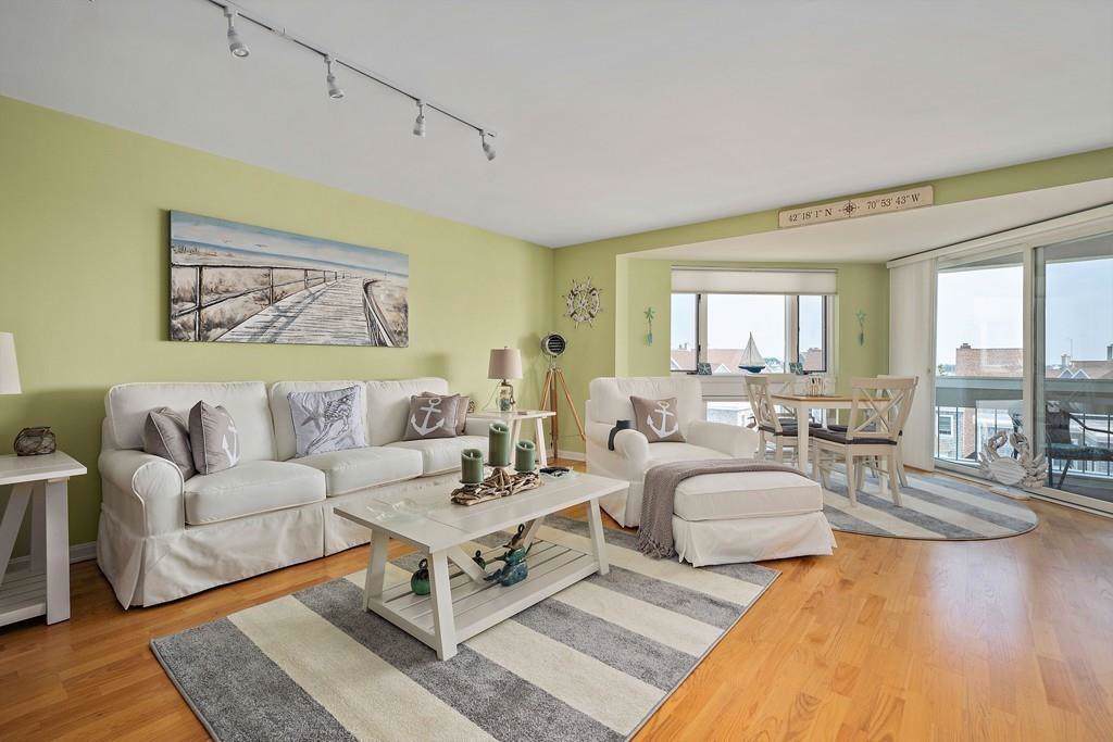 1 Commodore Ct - Photo 1