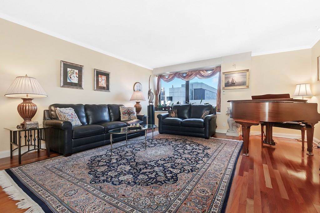 65 East India Row - Photo 1
