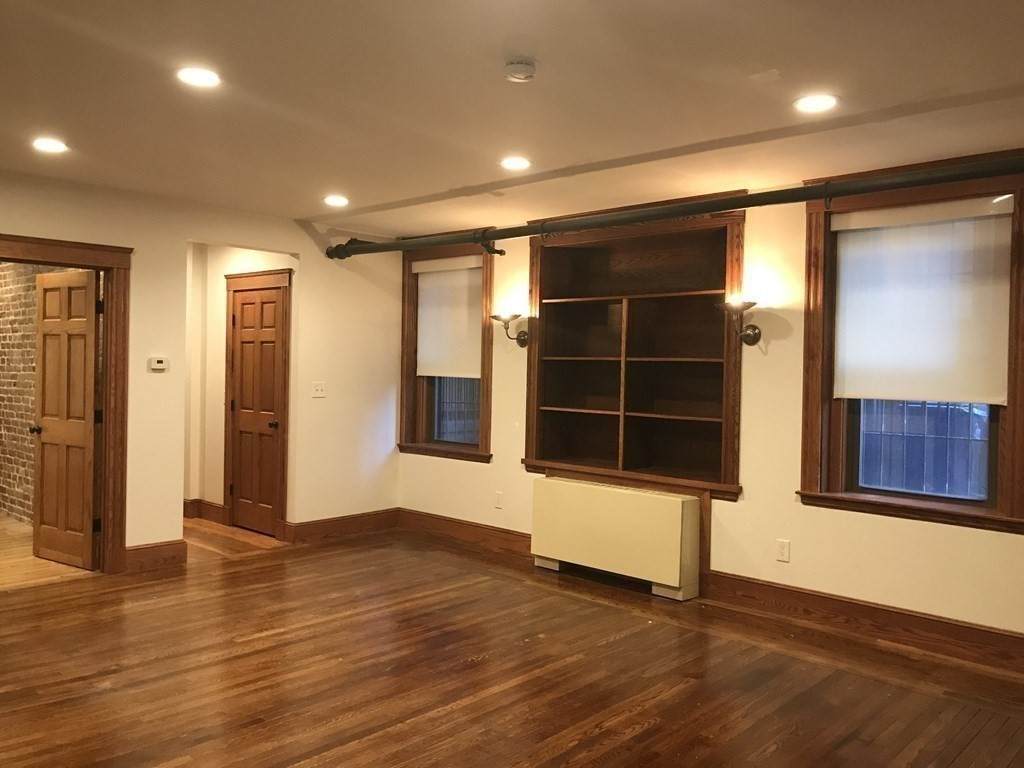 213 Commonwealth - Photo 1
