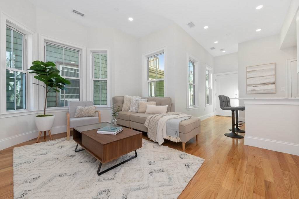 226 Saratoga Street - Photo 1