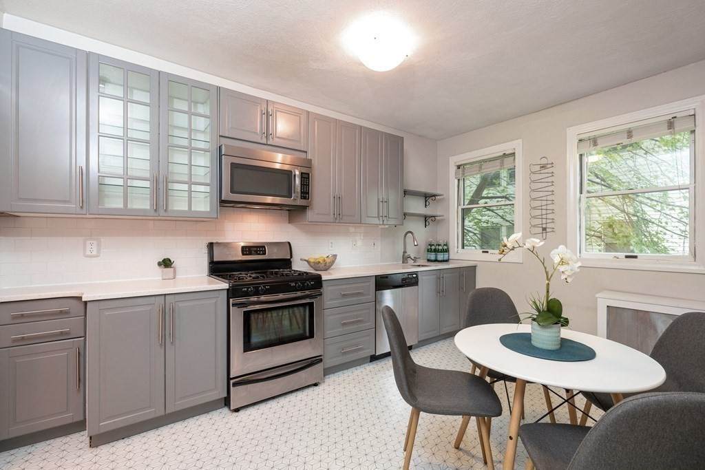 206 Sumner St - Photo 1