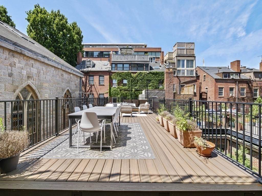 33 Bowdoin Street - Photo 1