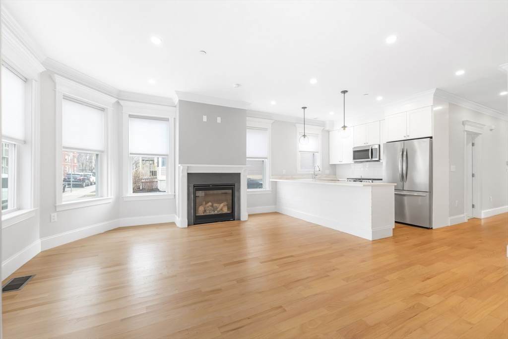 109 Ellington - Photo 1