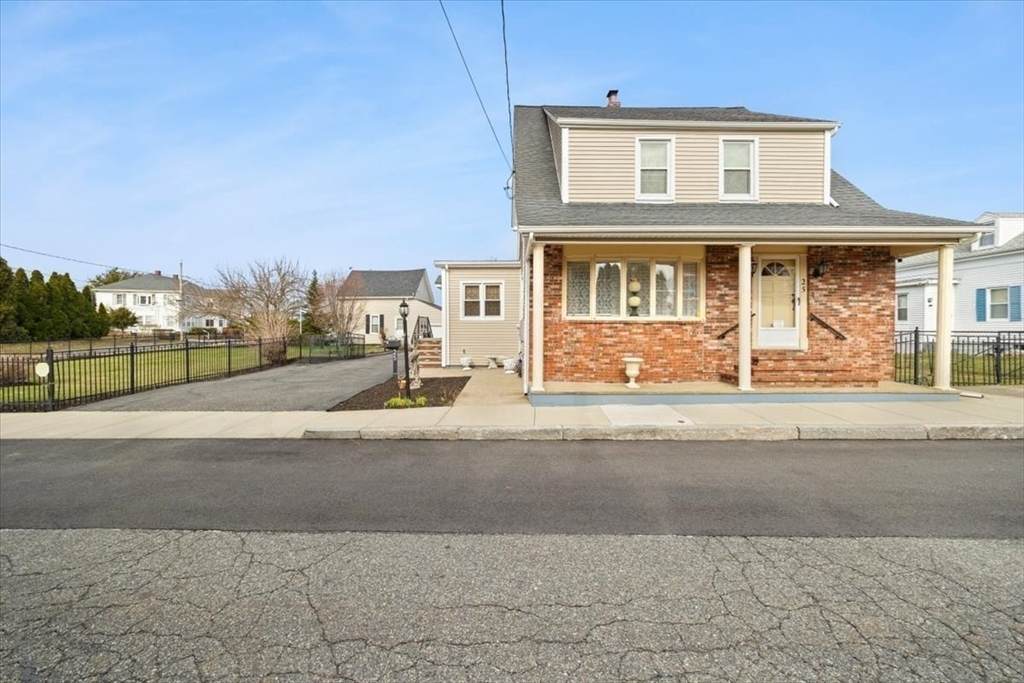25 Winward St - Photo 1