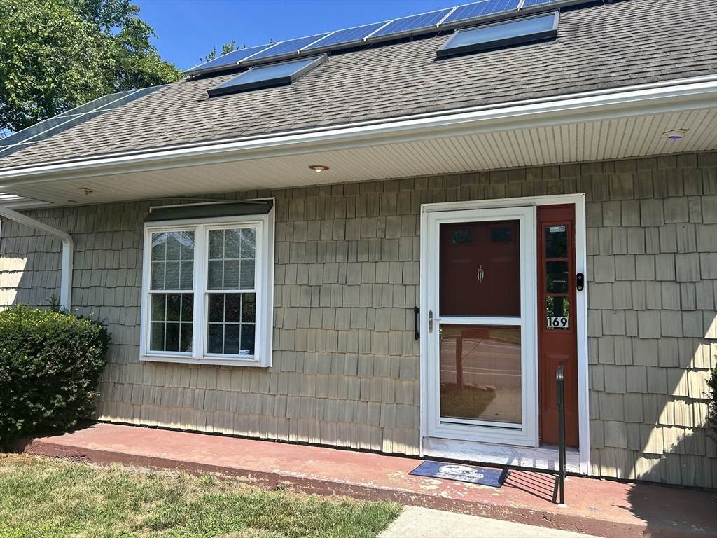 169 Park Ave W - Photo 1